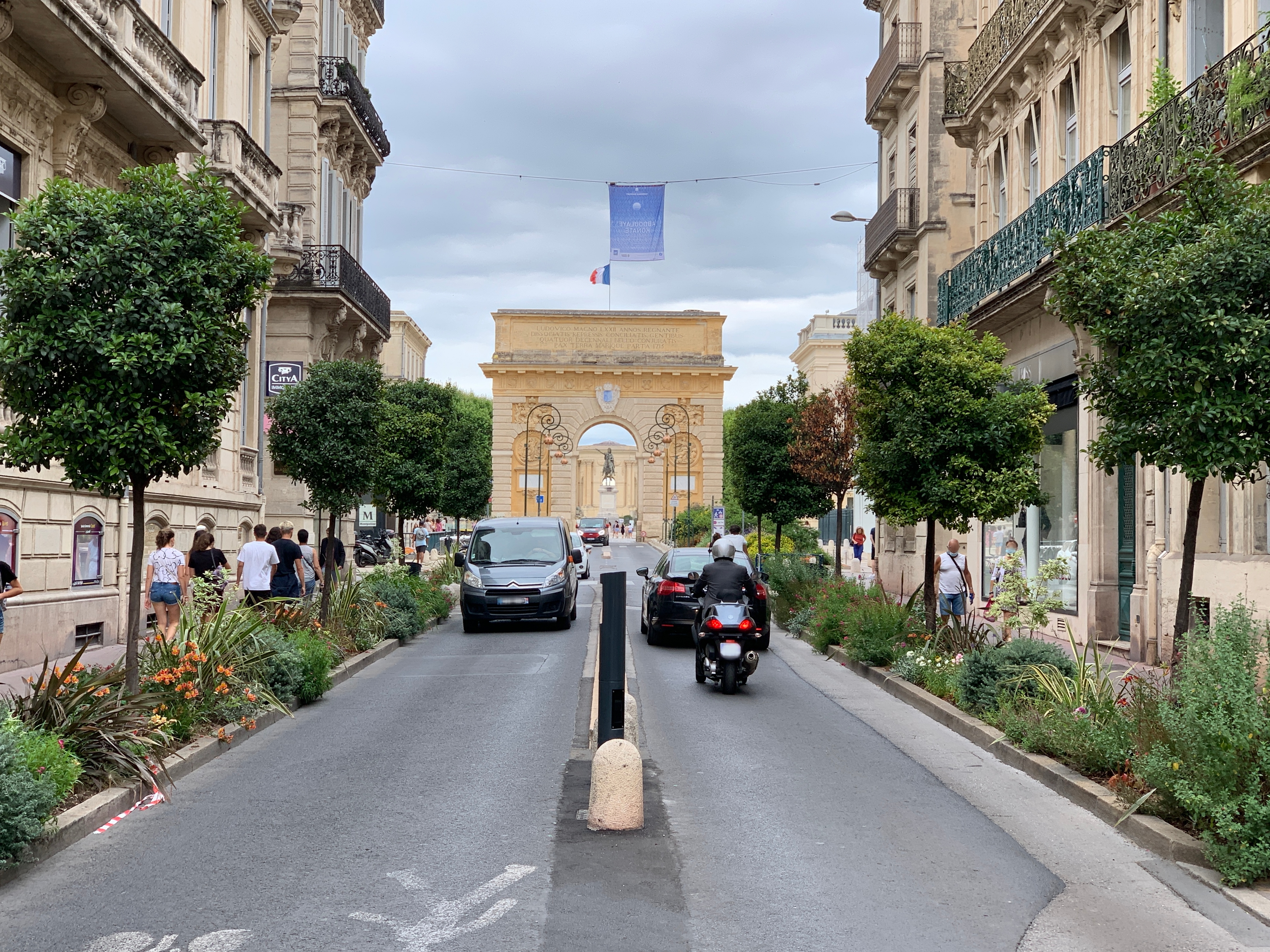 Place et façades à Montpellier